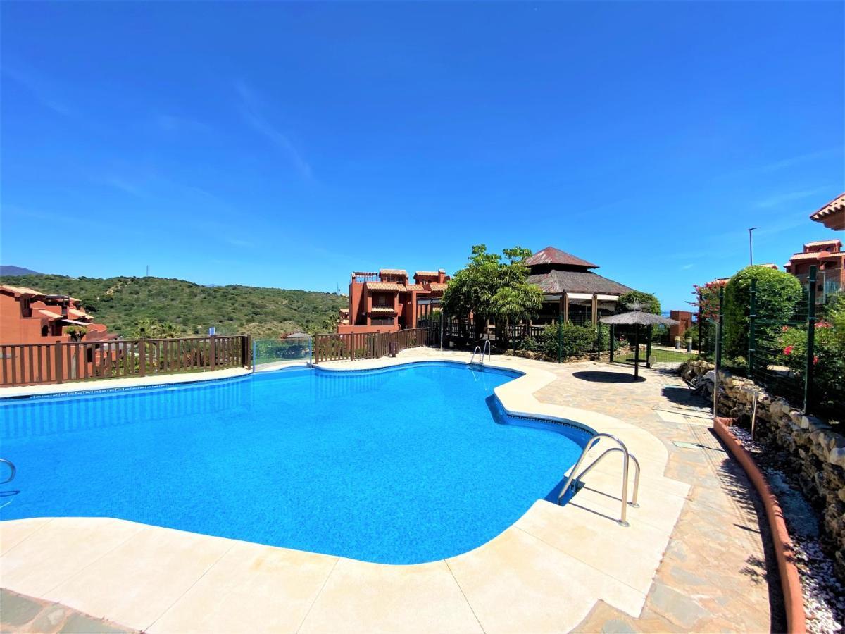 Sea View Penthouse Apartment With Hot Tub - Casa Bella Vista, Buenas Noches , Estepona Luaran gambar