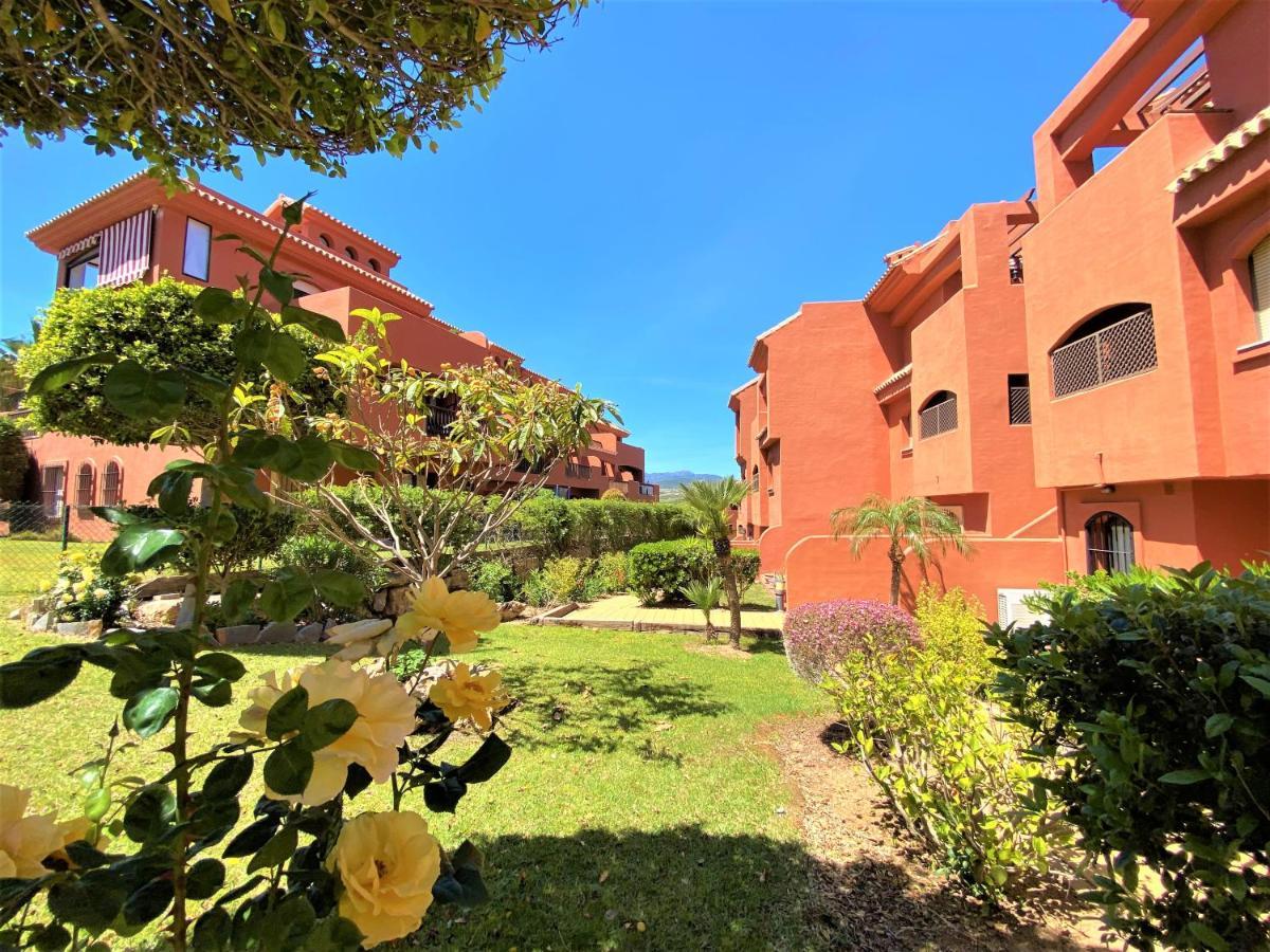 Sea View Penthouse Apartment With Hot Tub - Casa Bella Vista, Buenas Noches , Estepona Luaran gambar