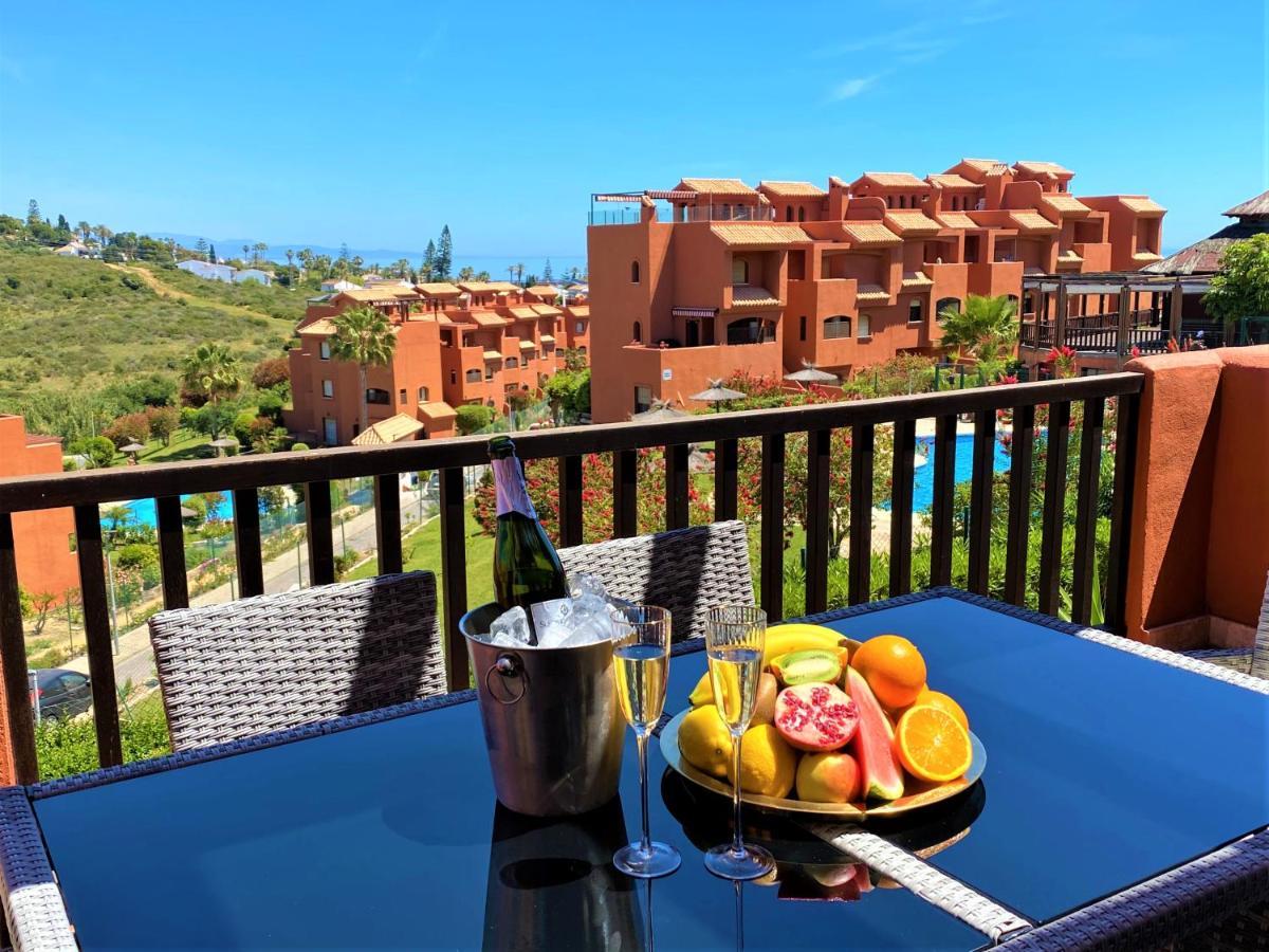 Sea View Penthouse Apartment With Hot Tub - Casa Bella Vista, Buenas Noches , Estepona Luaran gambar
