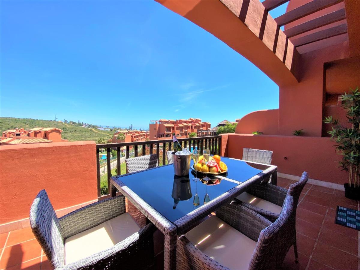 Sea View Penthouse Apartment With Hot Tub - Casa Bella Vista, Buenas Noches , Estepona Luaran gambar