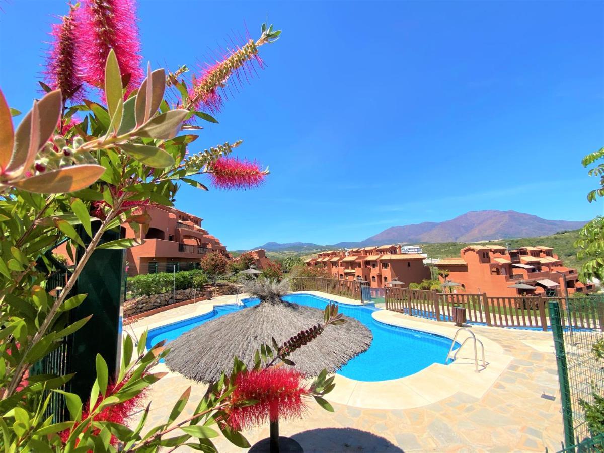Sea View Penthouse Apartment With Hot Tub - Casa Bella Vista, Buenas Noches , Estepona Luaran gambar