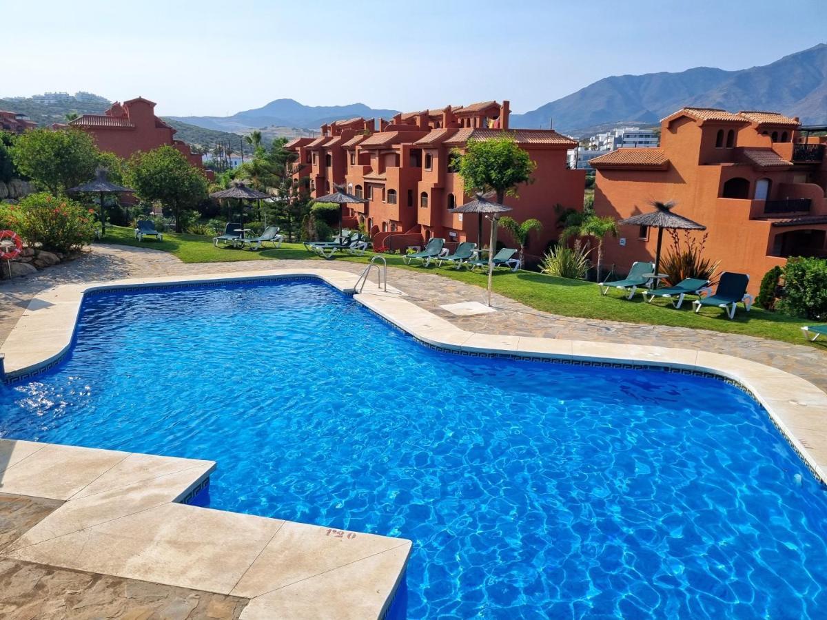 Sea View Penthouse Apartment With Hot Tub - Casa Bella Vista, Buenas Noches , Estepona Luaran gambar