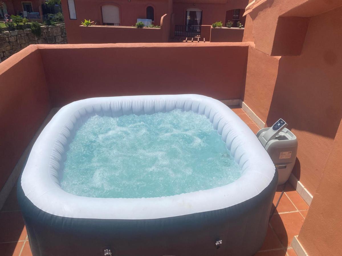Sea View Penthouse Apartment With Hot Tub - Casa Bella Vista, Buenas Noches , Estepona Luaran gambar