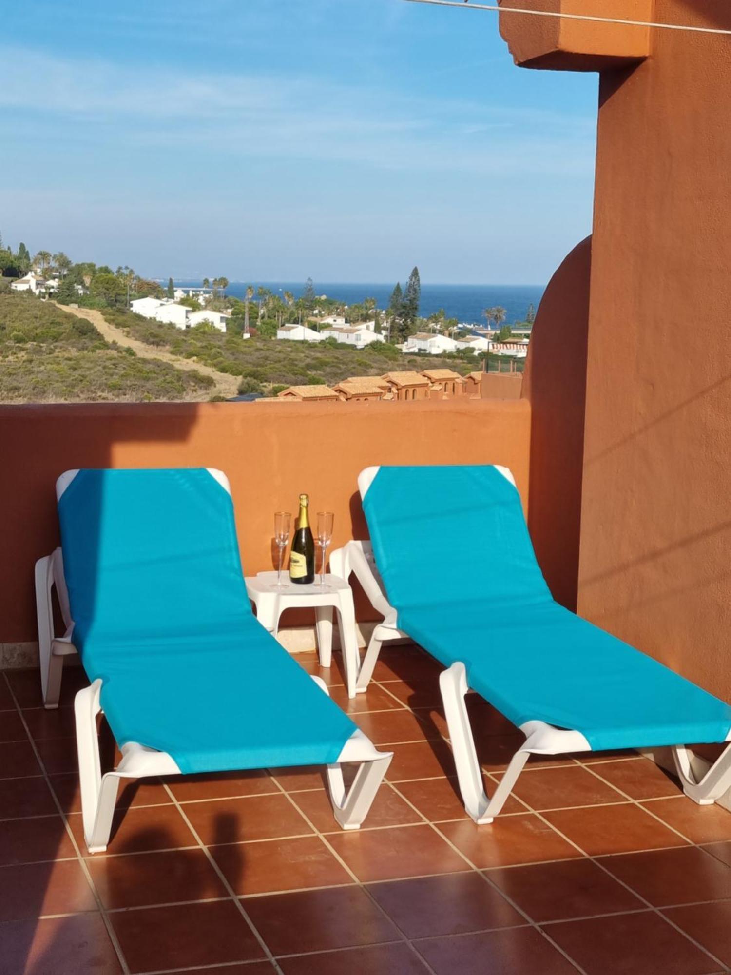 Sea View Penthouse Apartment With Hot Tub - Casa Bella Vista, Buenas Noches , Estepona Luaran gambar