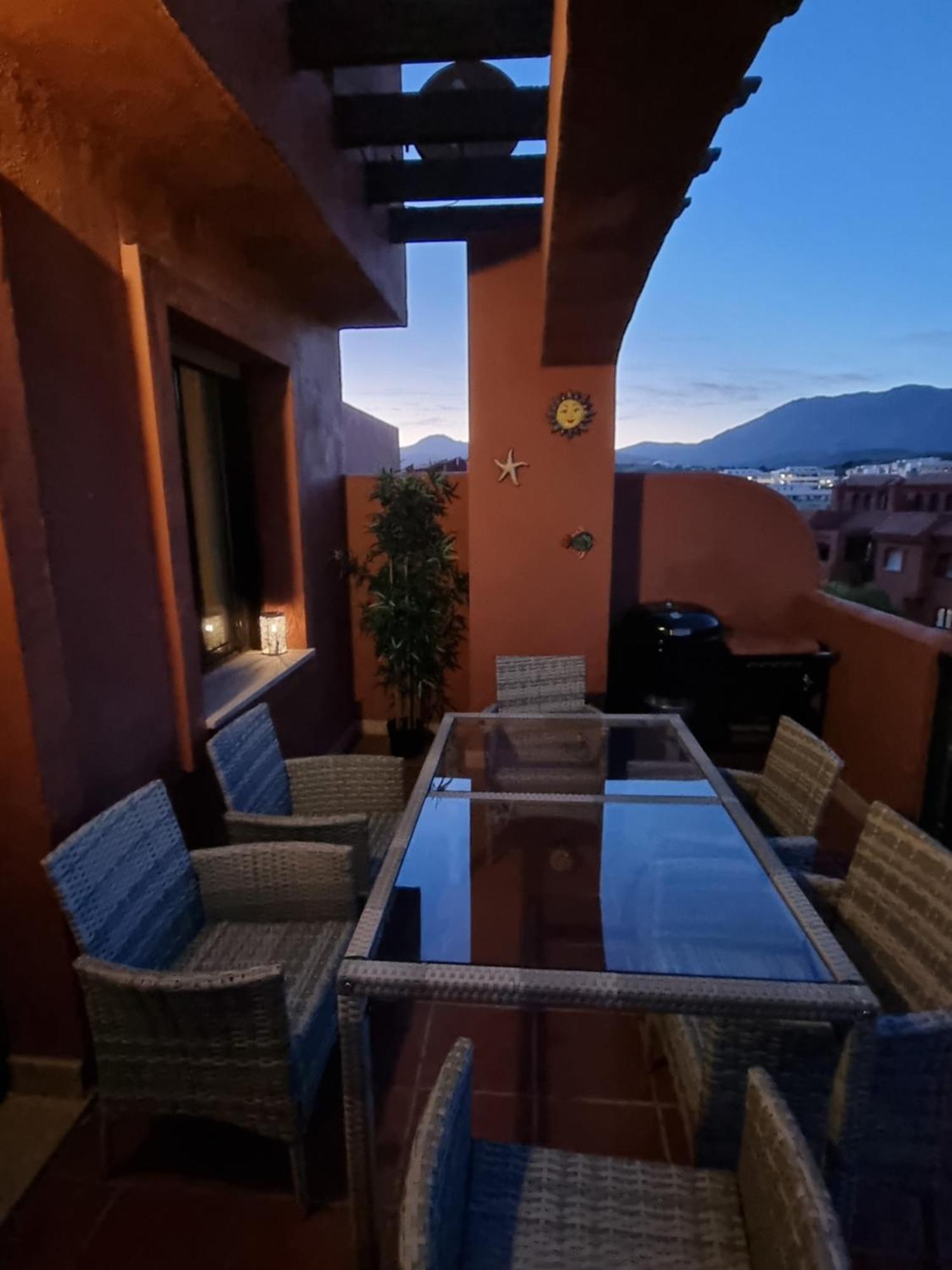 Sea View Penthouse Apartment With Hot Tub - Casa Bella Vista, Buenas Noches , Estepona Luaran gambar