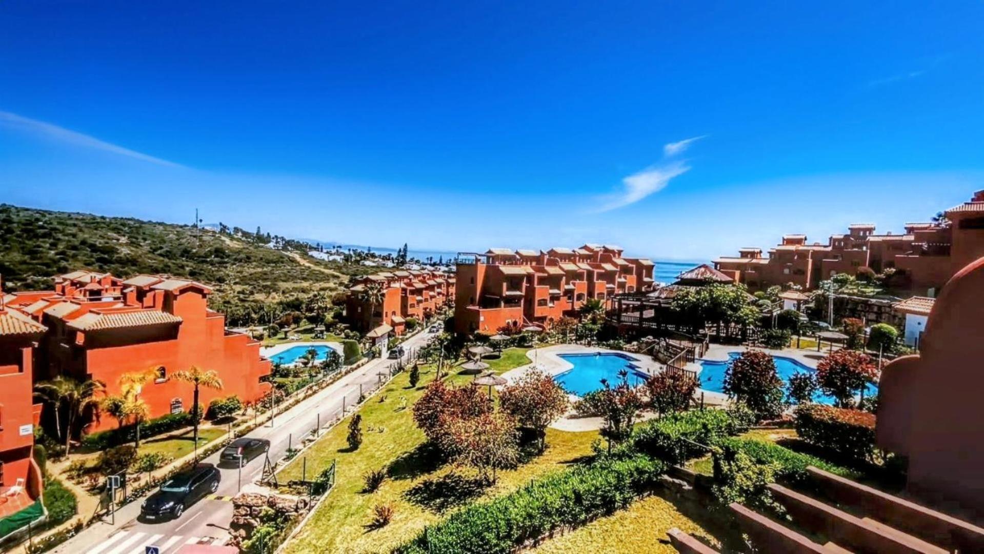 Sea View Penthouse Apartment With Hot Tub - Casa Bella Vista, Buenas Noches , Estepona Luaran gambar